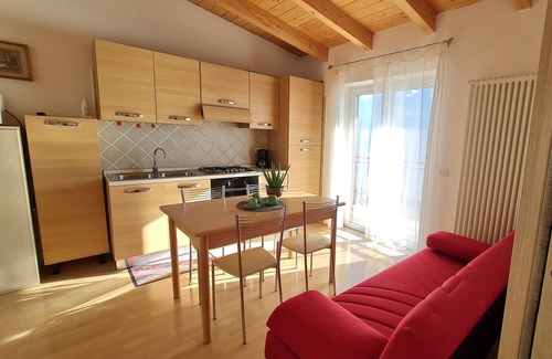 Arias Apartment | Casa Elka Balcony 6: Lake View with Pool & Pet-Friendly