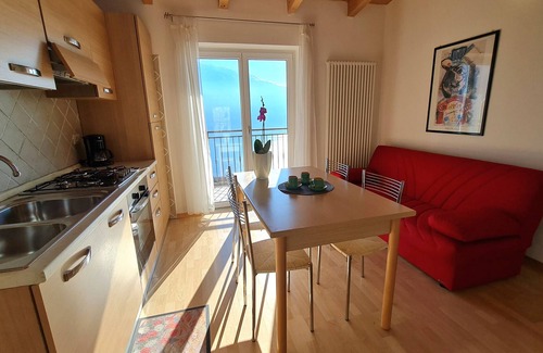 Arias Apartment | Casa Elka Balcony 6: Lake View with Pool & Pet-Friendly