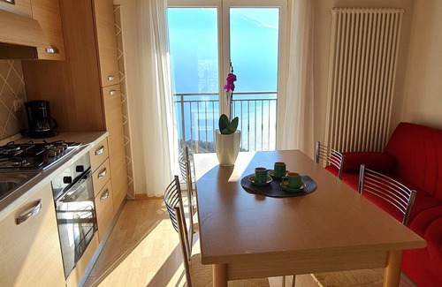 Arias Apartment | Casa Elka Balcony 6: Lake View with Pool & Pet-Friendly