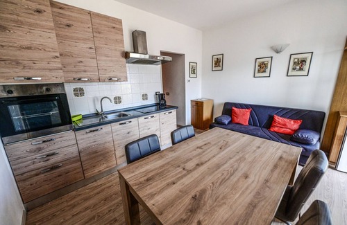 Arias Apartment | Lake View Retreat: Casa Elka Patio 2 with Pool & Breakfast