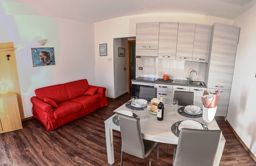 Arias Apartment | Scenic Casa Elka Patio 3 with Lake View & Pool Access