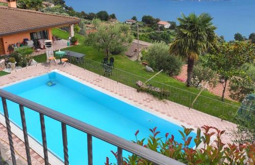 Arias Apartment | Scenic Casa Elka Residence: Lake Views & Pool Retreat