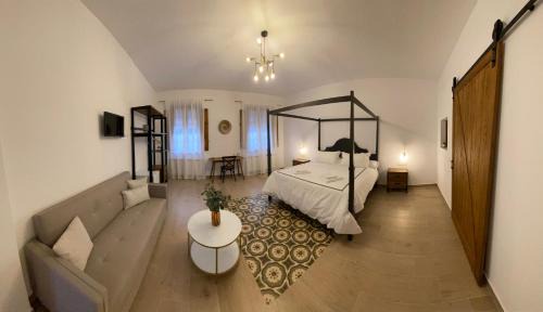 Almagro Apartment | Discover Casa Elsa Almagro: Rated 9.9/10 with Pool & Kitchen