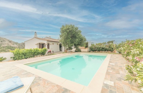 Arzachena House | Casa Elvi: Oceanfront Retreat with Private Pool & Wi-Fi