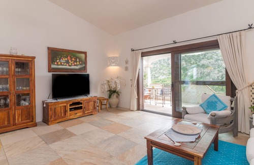 Arzachena House | Casa Elvi: Oceanfront Retreat with Private Pool & Wi-Fi