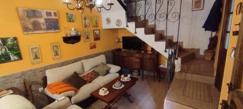 Azutan House | Pet-Friendly Comfort Awaits at Casa Elvira Hotel