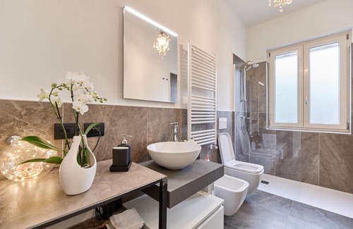 Desenzano del Garda Apartment | Casa Elvira: Family-Friendly Retreat with 4-Star Comfort