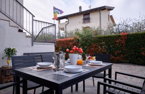 Desenzano del Garda Apartment | Casa Elvira: Family-Friendly Retreat with 4-Star Comfort
