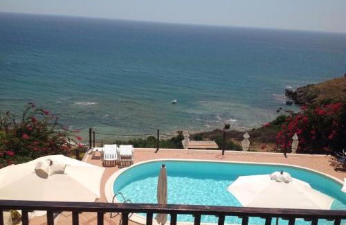 Isola di Capo Rizzuto Bed & Breakfast | Casa Elvira: Pet-Friendly Stay with Private Beach Access