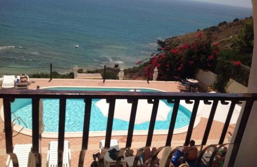 Isola di Capo Rizzuto Bed & Breakfast | Casa Elvira: Pet-Friendly Stay with Private Beach Access