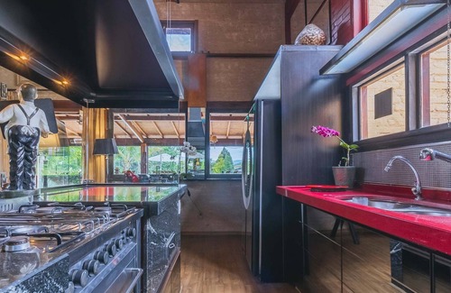 Amparo House | Casa em Amparo com Piscina e Conforto