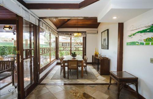 Praia Rasa House | Discover Casa em Búzios: Family-Friendly with Pool Access