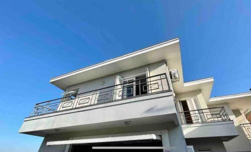 Fenavinho House | Elegant Suite in Prime Location – Guest Rated 9.7/10