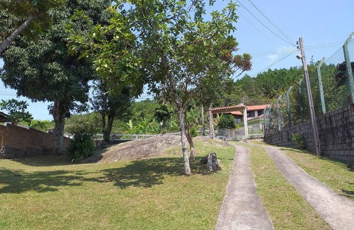 Governador Celso Ramos House | Oceanfront Stay at Casa em Frente ao Mar, Gov C Ramos SC
