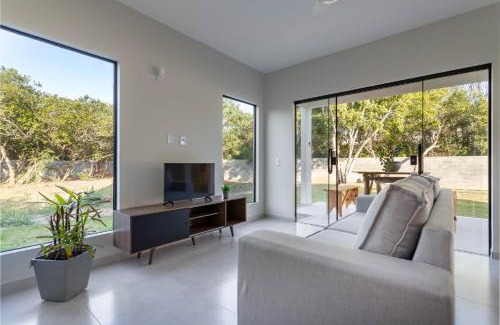 Tamoios House | Inviting Casa em Cabo Frio for Families near Pero B