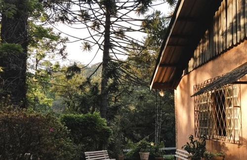 Loteamento Jardim Veu da Noiva House | Cozy Casa em Campos do Jordão with BBQ & Family Amenities