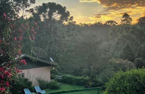 Loteamento Jardim Veu da Noiva House | Cozy Casa em Campos do Jordão with BBQ & Family Amenities
