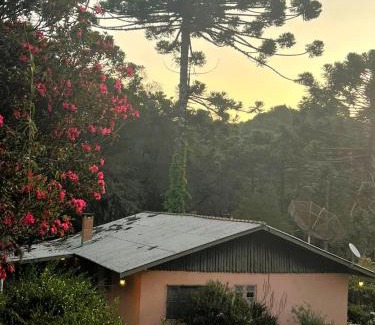 Loteamento Jardim Veu da Noiva House | Cozy Casa em Campos do Jordão with BBQ & Family Amenities