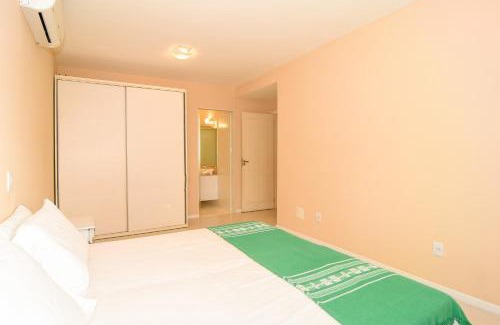 Ingleses do Rio Vermelho Villa | Cozy Casa near the Beach in Gated Community
