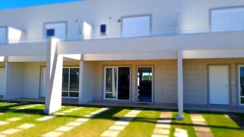 Xangri-La House | Pet-Friendly Oasis with Ocean View in Xangri-lá