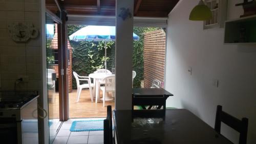 Barra do Sahy Resort | Relaxing Ocean View Casa em Condomínio with Pool & Breakfast