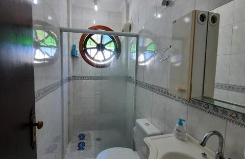 Sao Francisco da Praia House | Cozy Retreat in São Sebastião with Air Conditioning