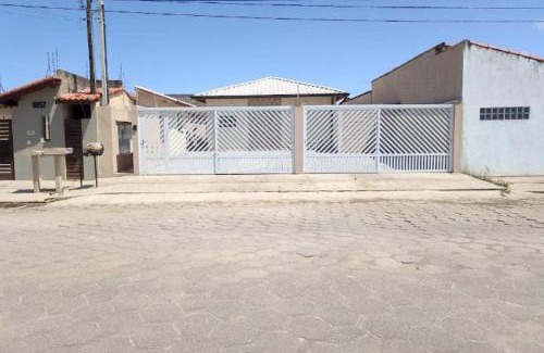 Tupy House | Inviting Casa with Private Pool and BBQ Area, Rated 10/10