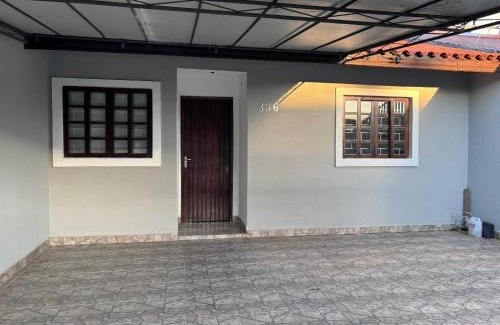 Sao Lourenco House | Casa em Curitiba perto da Pedreira e Opera de Arame, com Ar Condicionado 3Quartos