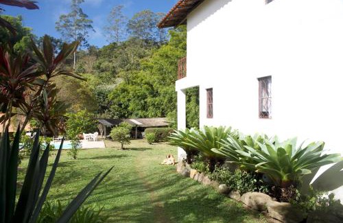 Nova Friburgo House | Idyllic Casa em Friburgo: Pool, Fireplace & Ocean Views