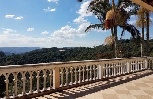 Mairipora Cottage | Experience Sunsets at Casa em Mairiporã with Pool & Spa