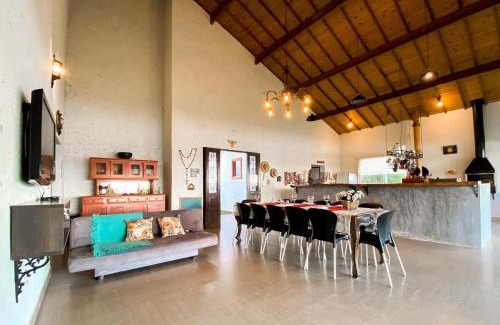 Carrancas House | Stunning Casa Quintal do MIRANTE: Nature, Pool & Stand Up