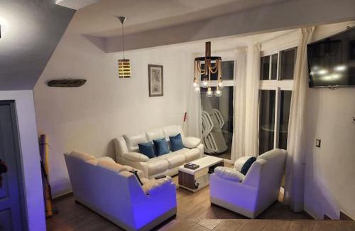 Santa Cruz La Laguna House | Casa Emanuel: Relax by the Lake with Family-Friendly Amenities