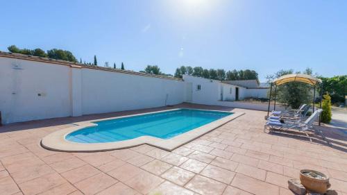 Arenas del Rey Villa | Discover Casa Embalse Bermejales: Family-Friendly Retreat