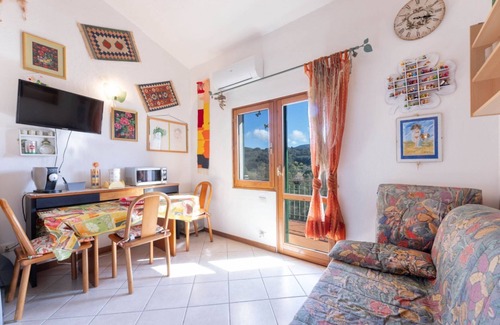 Mola Apartment | Discover EMISFERO: Pet-Friendly Stay with Breakfast Included