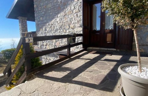 Grone Apartment | Stay at Casa Emy: Pet-Friendly with Oceanfront Views