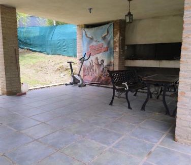 Villa Carlos Paz House | Inviting Casa en Barrio Costa Azul with Pool & Breakfast