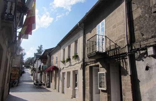 Sarria Apartment | Discover Casa en el Camino de Santiago with Spa & Breakfast