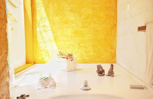 Morelia Hotel | Relax at Casa en el Campo Hotel & Spa with Pool and Dining