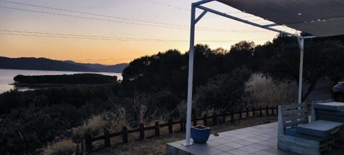 Espiel House | Inviting Casa en el Lago: Pet-Friendly Retreat with Pool