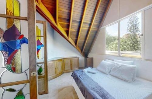 Los Naranjos Villa | Pet-Friendly Retreat at Casa en el Poblado - Tesoro