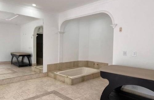 Los Naranjos Villa | Pet-Friendly Retreat at Casa en el Poblado - Tesoro