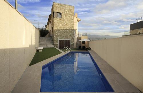Genil House | Scenic Casa en Granada: Oceanfront with Pool & 10/10 Rating