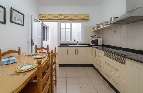 Caleta de Sebo House | Pet-Friendly Casa en la Graciosa with Spa & Hot Tub