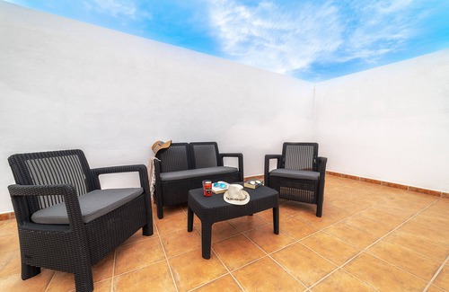 Caleta de Sebo House | Pet-Friendly Casa en la Graciosa with Spa & Hot Tub