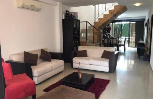 Samborondon House | Casa en La laguna Samborondon