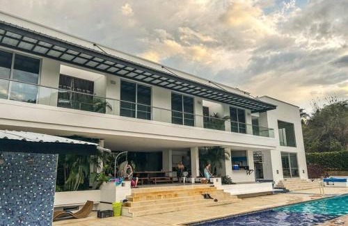 Santa Fe de Antioquia Villa | Relax at Casa En Santa Fe de Antioquia with Pool & Hot Tub