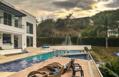 Santa Fe de Antioquia Villa | Relaxing Casa En Santa Fe de Antioquia with Pool & Hot Tub