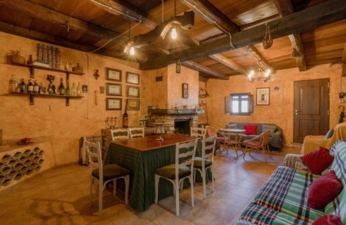 Granada House | Family-Friendly Getaway at Casa Encarnacion Pequeña