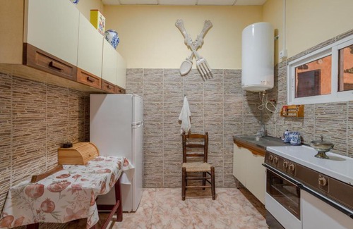 Granada House | Family-Friendly Getaway at Casa Encarnacion Pequeña
