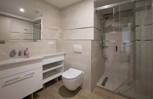 Bistrita Bargaului House | Discover CASA ENCIAN: Oceanfront Retreat with Hot Tub